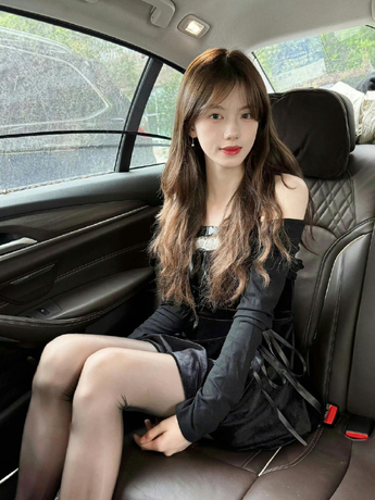 大白兔从衬衫里蹦出来的精彩瞬间